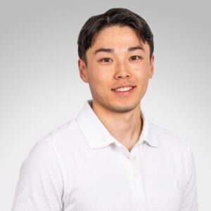 Sivert Nesheim, profesjonell portrett av en mann i hvit skjorte.